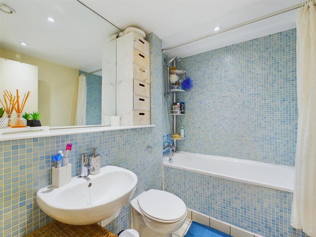 CAM01389G0-PR0093-ST