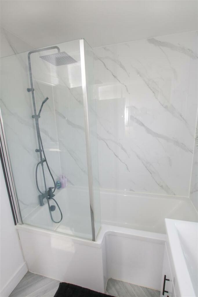CONTEMPORARY STYLED BATHROOM