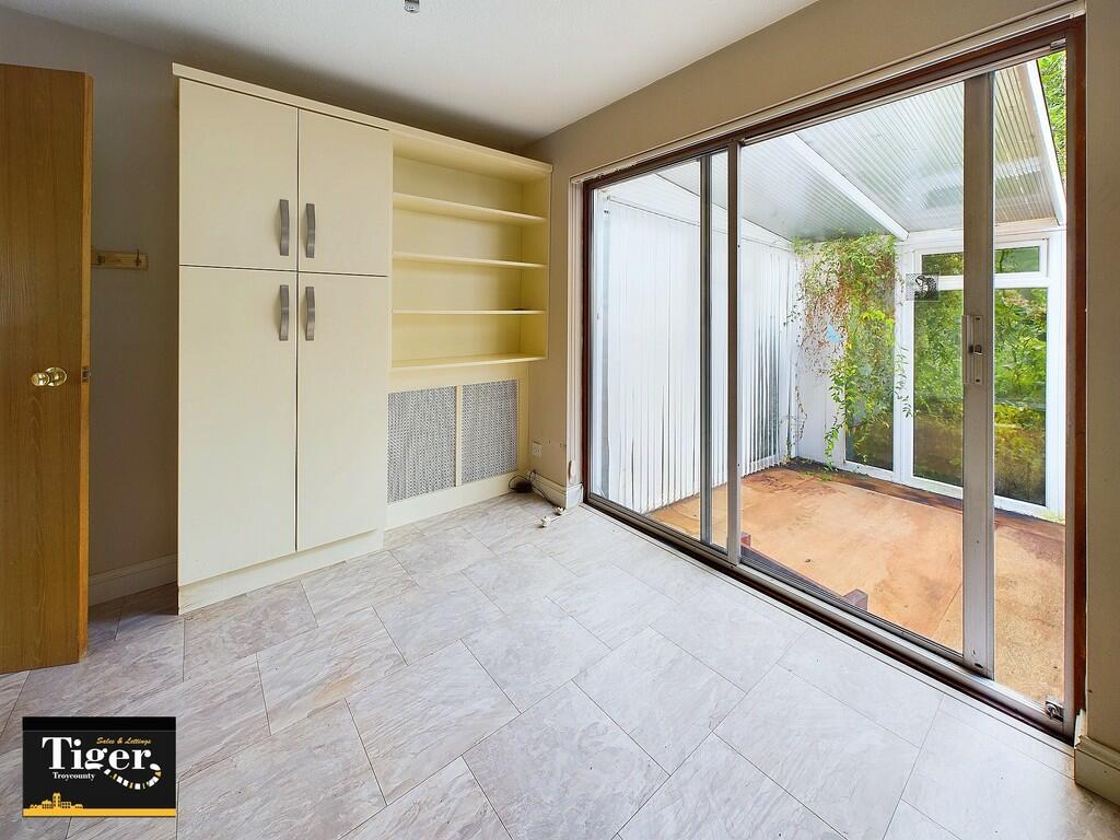 CAM02176G0-PR0405...