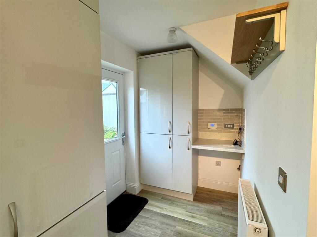 12 Stret Lugan Kitchen