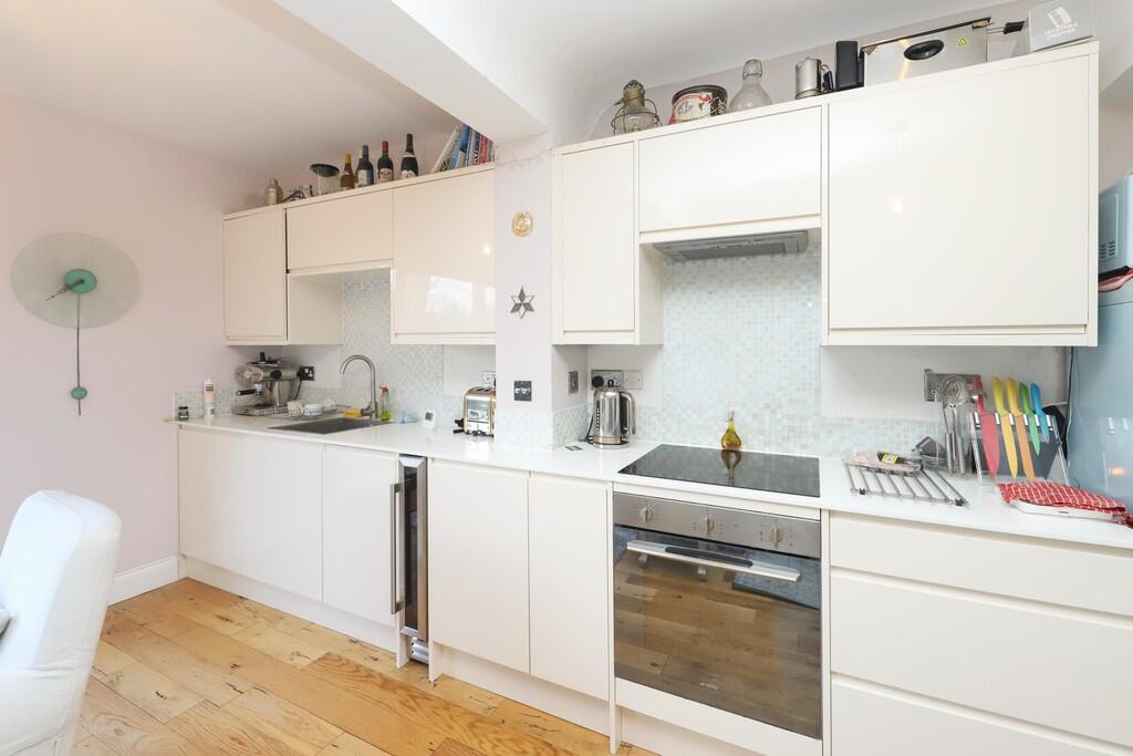 11 Tudor Close (1...