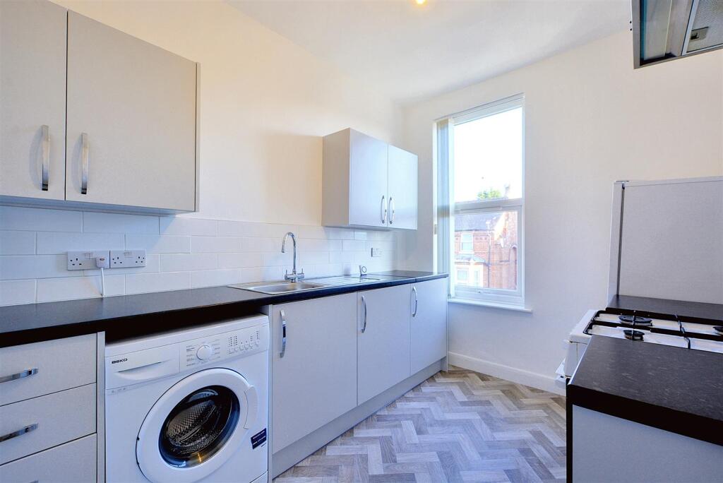 Flat 1 Kitchen_1.jpeg