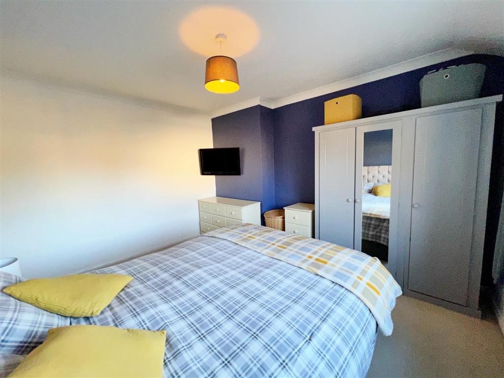 Master Bedroom pic 3.jpg