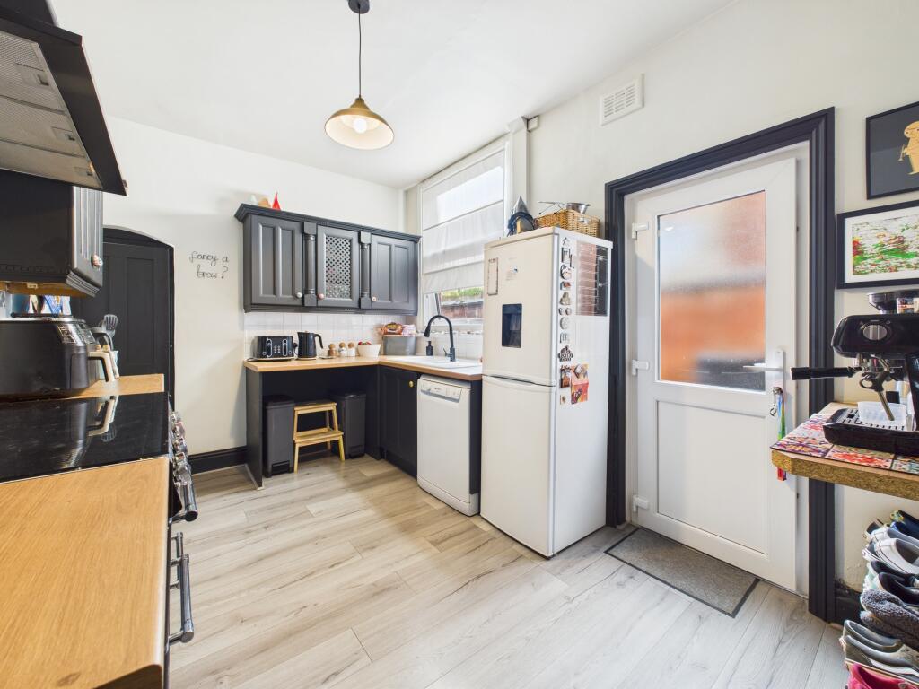 CAM05192G0-PR0142-STILL004