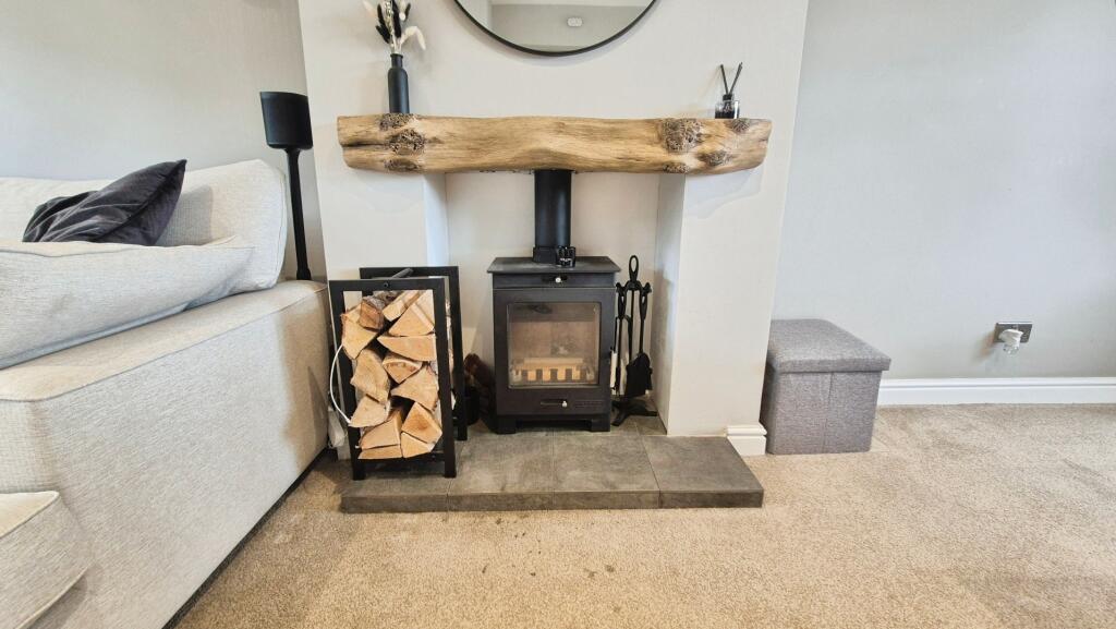 THROUGH LOUNGE/DINER