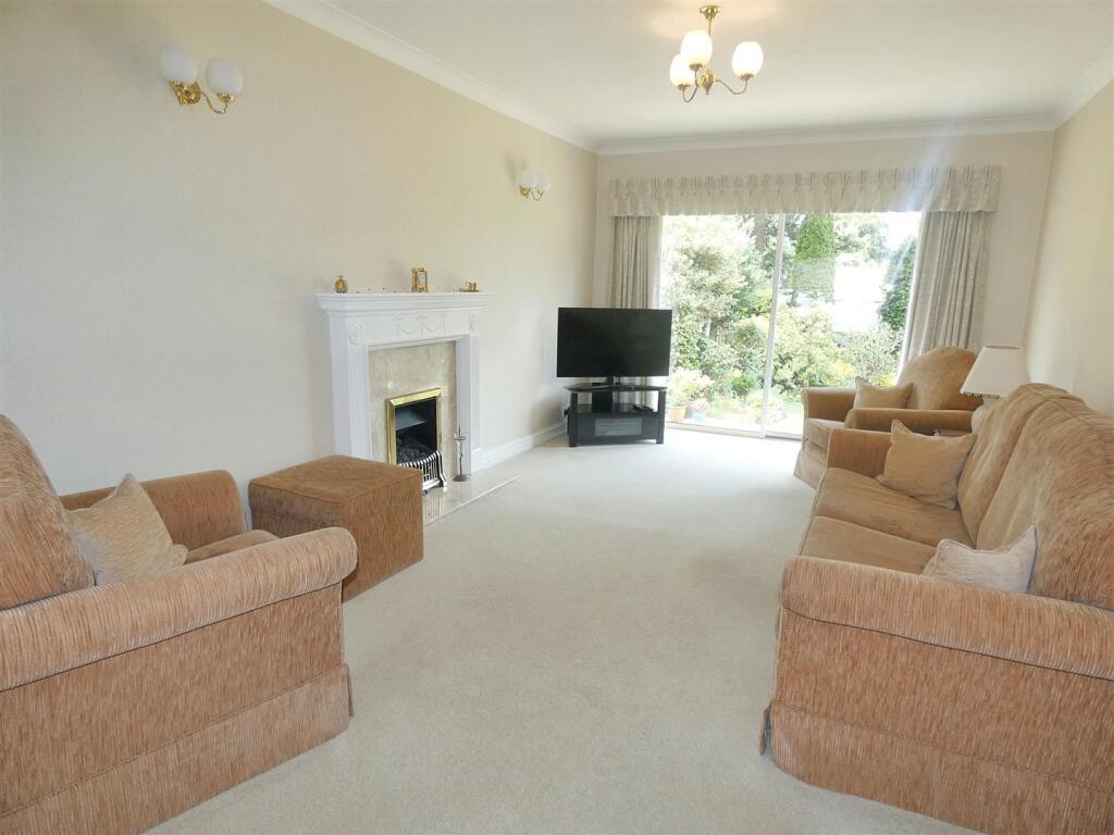 P1080752 (Large).jpg