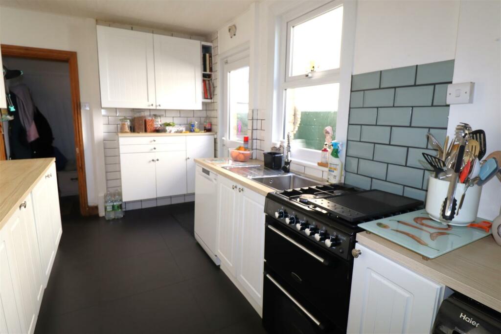 Kitchen..JPG