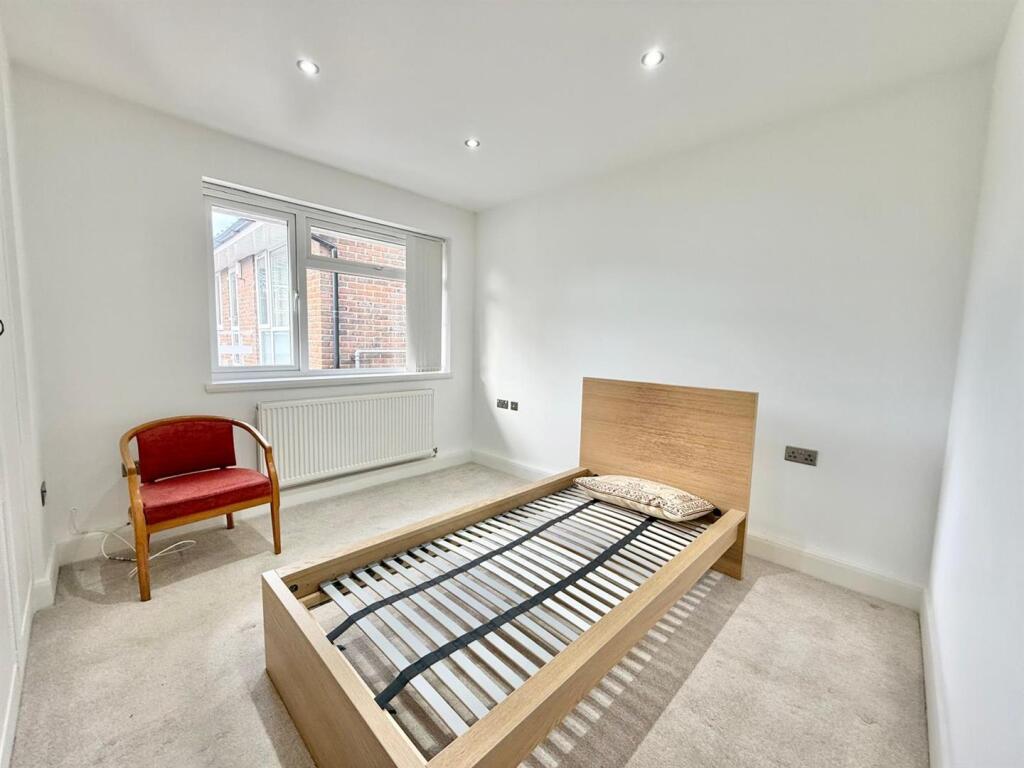 Davidson Frost-Wellings, DFW, White House Drive, B