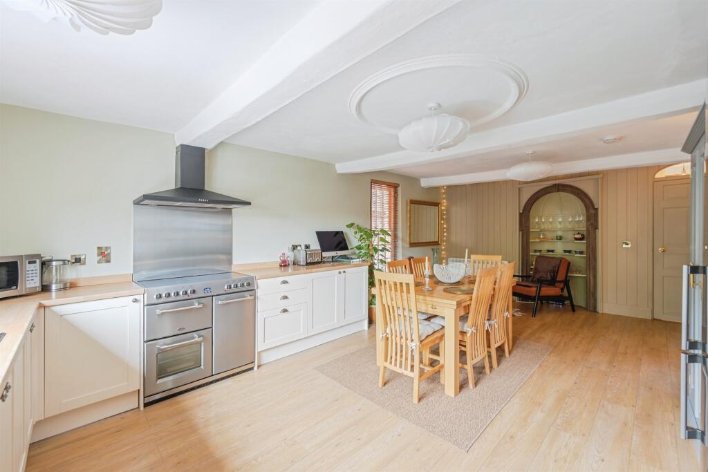 Kitchen Diner: