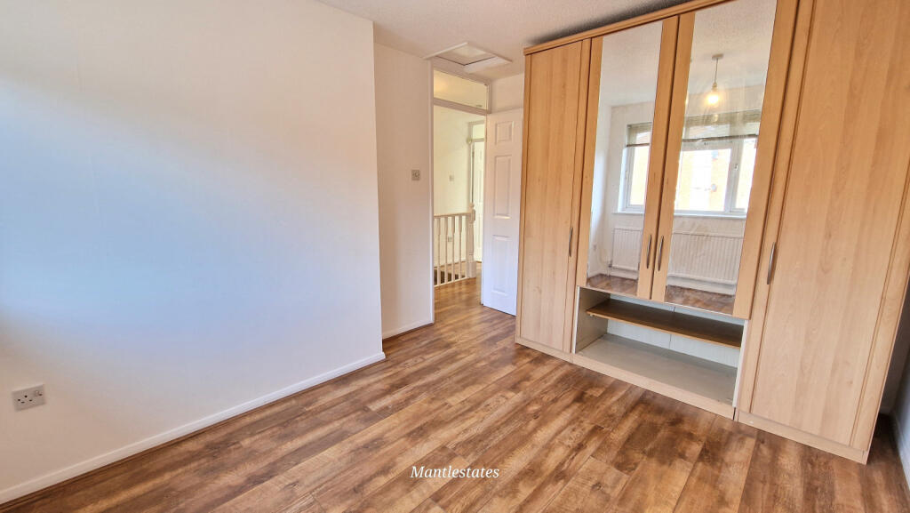 FRONT BEDROOM (1)