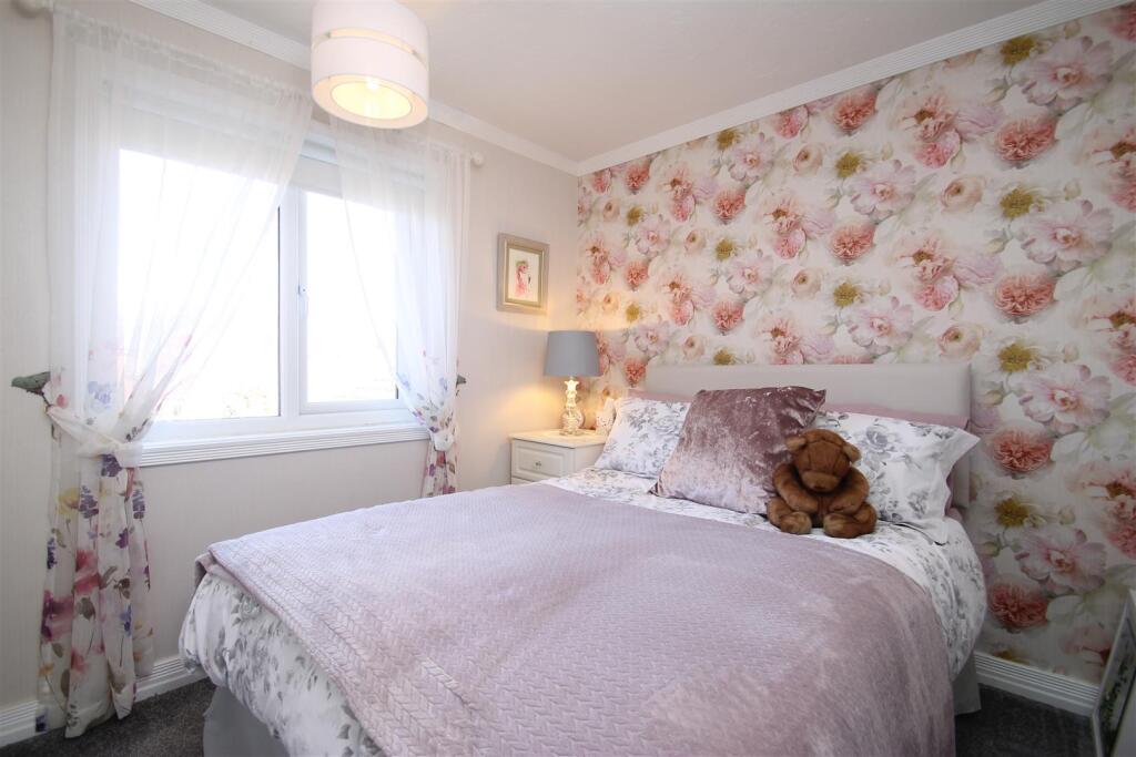 bedroom 3.JPG