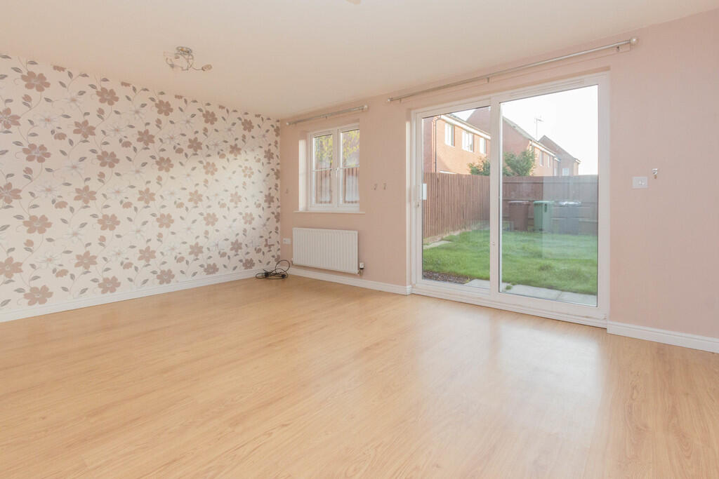 Lounge/Dining Roo...