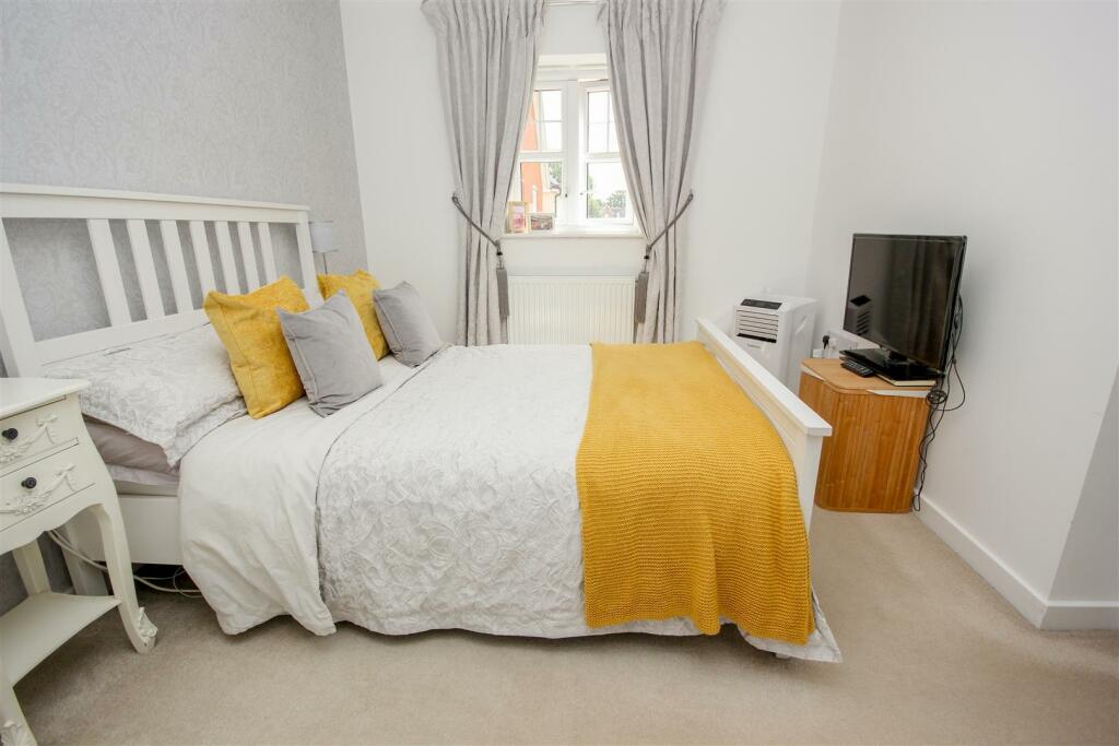 Master Bedroom.jpg