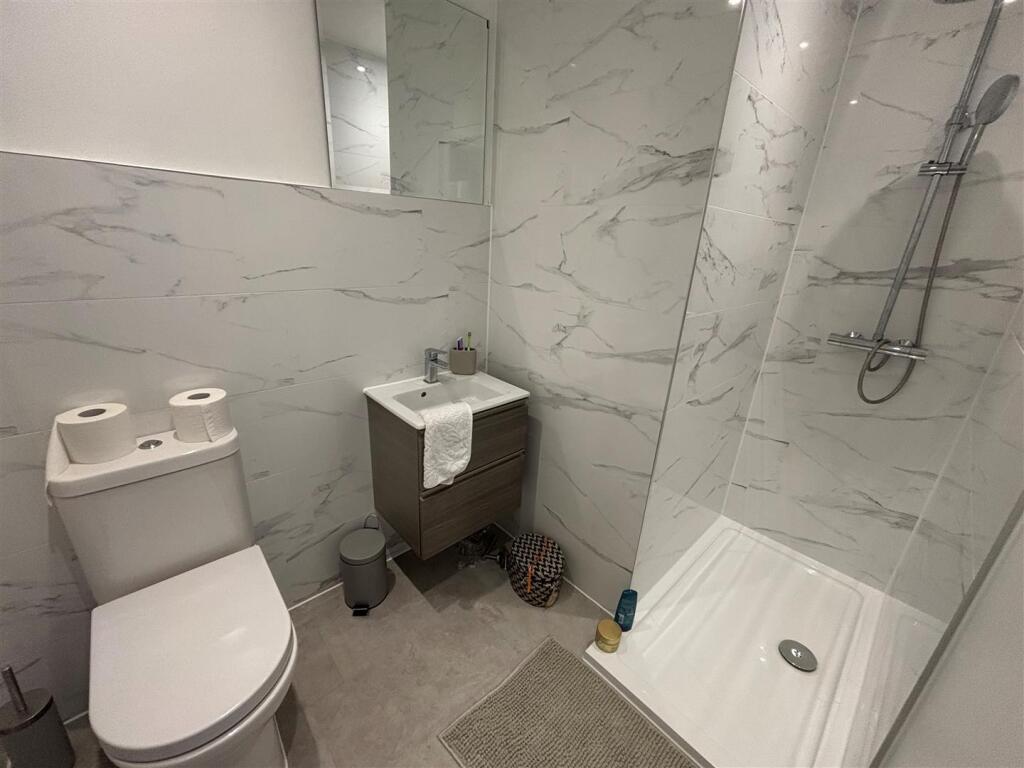 Shower Room/En Suite