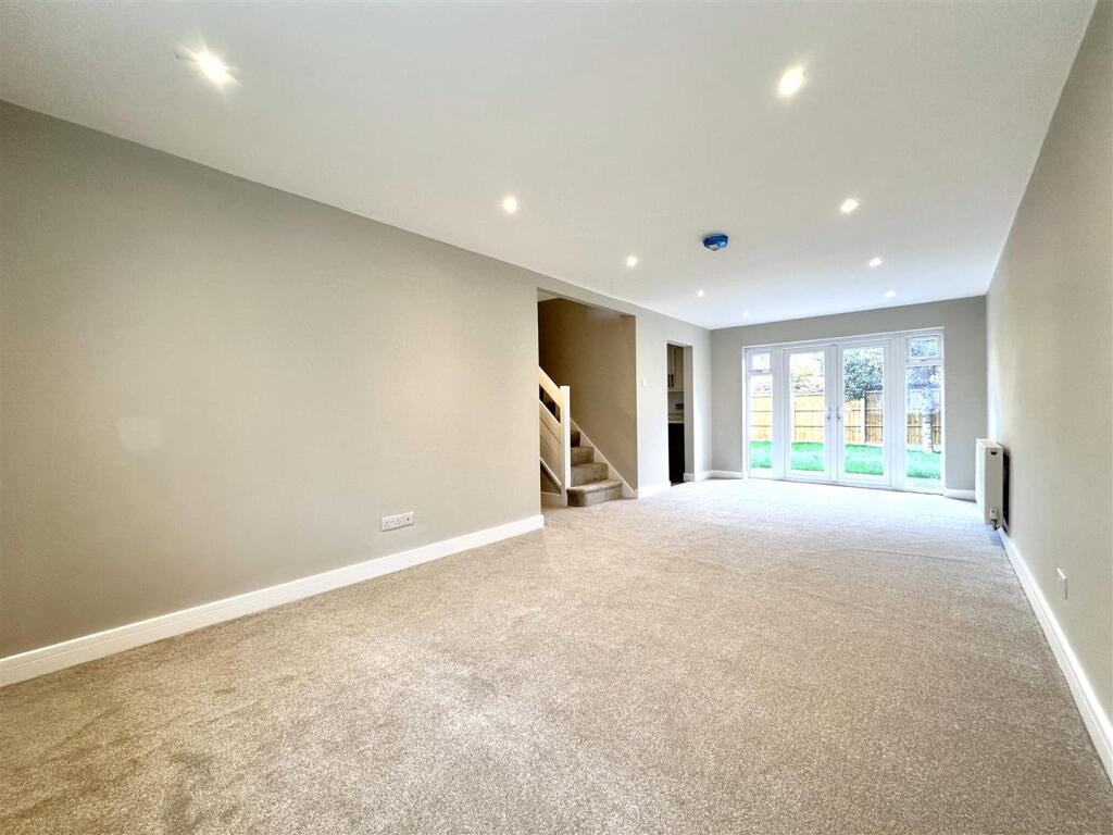Large Living Space 513