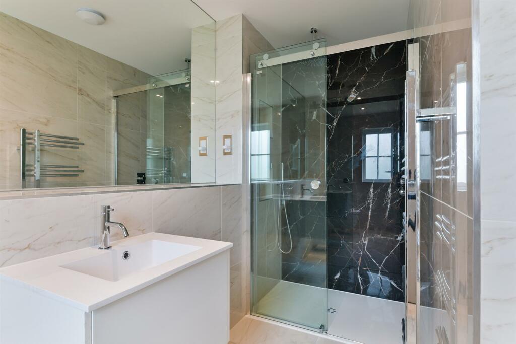 Bed 2 Ensuite