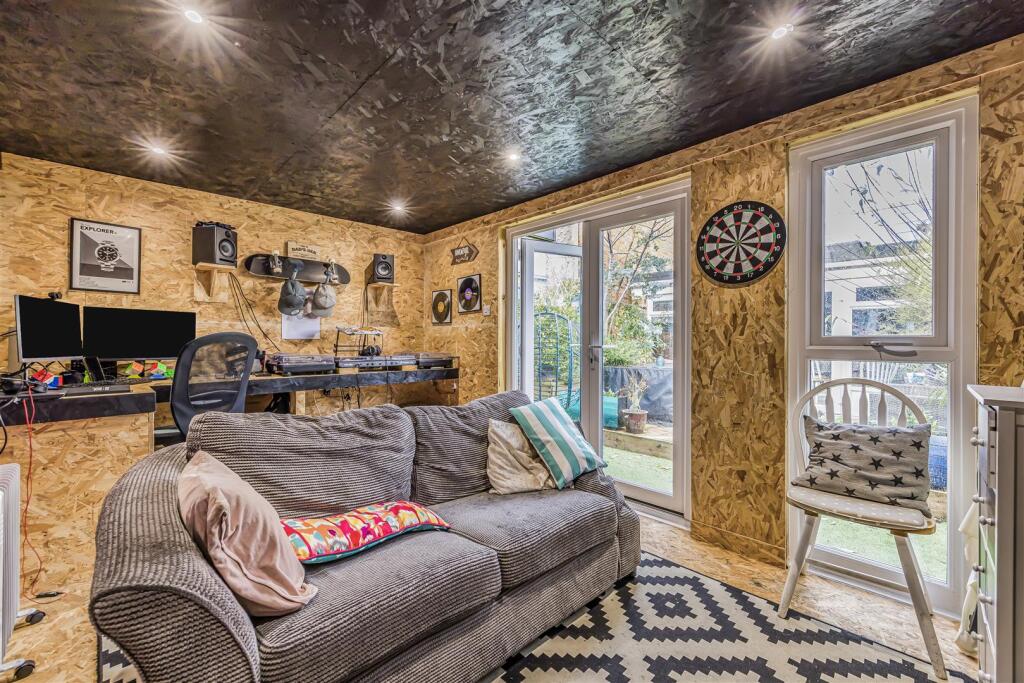 47 Third Avenue, Havant-PorticoMarketing-Nexa-36.j