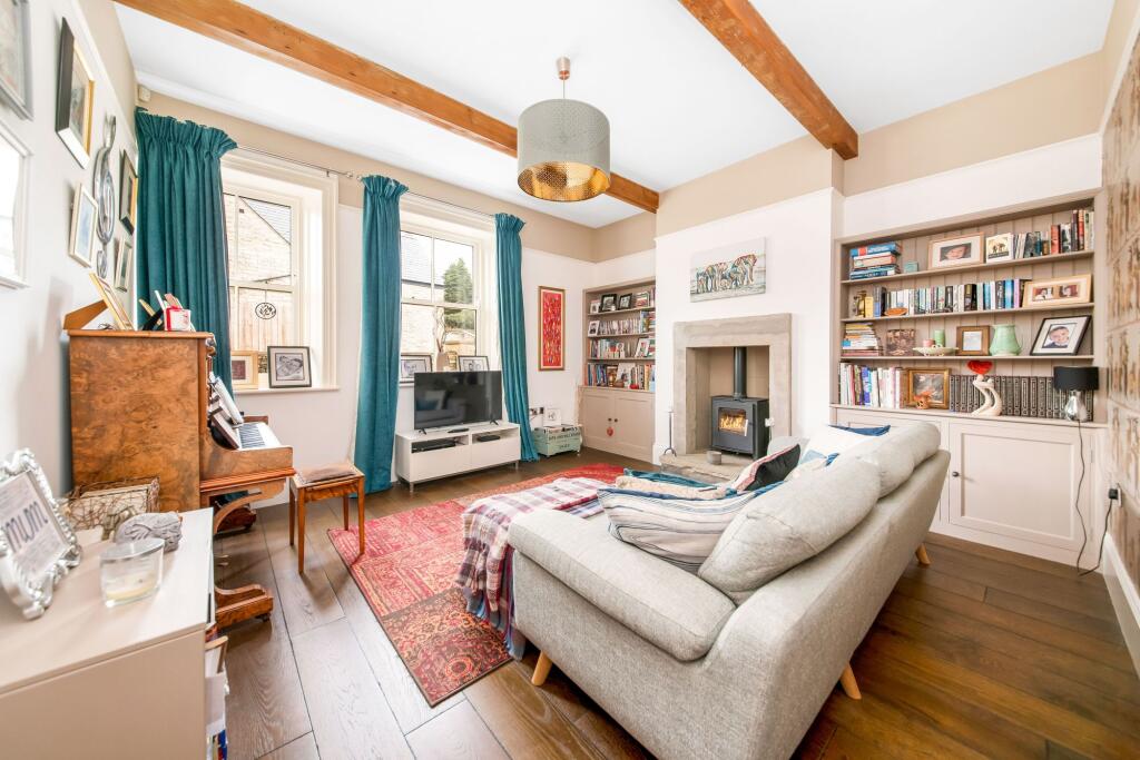 LOUNGE / FAMILY ROOM