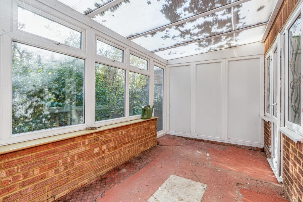 5 West Road, Farnborough, Hampshire, GU14 8EZ