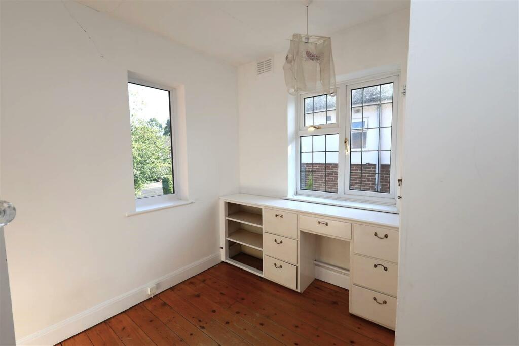BEDROOM 4