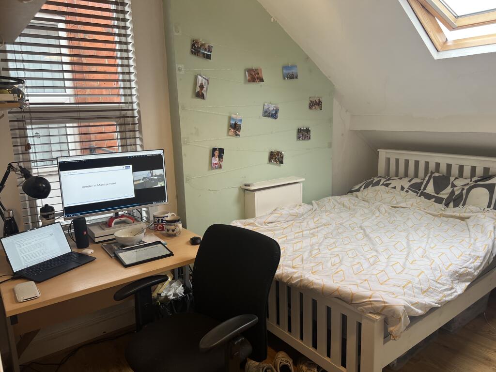 bedroom 21.JPG