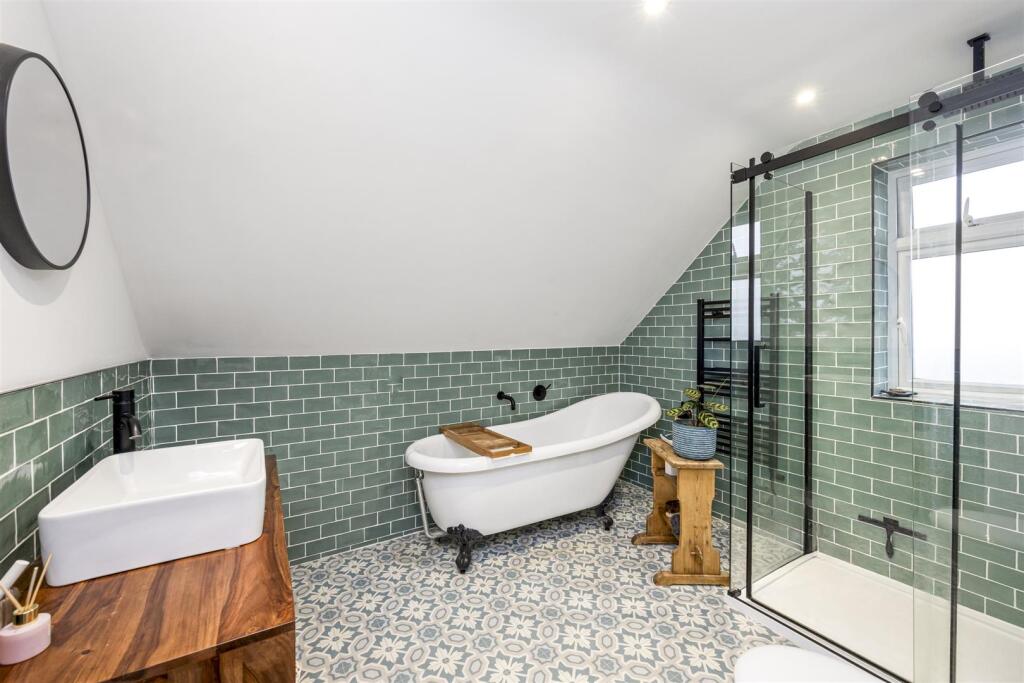Bath/Shower Room/WC