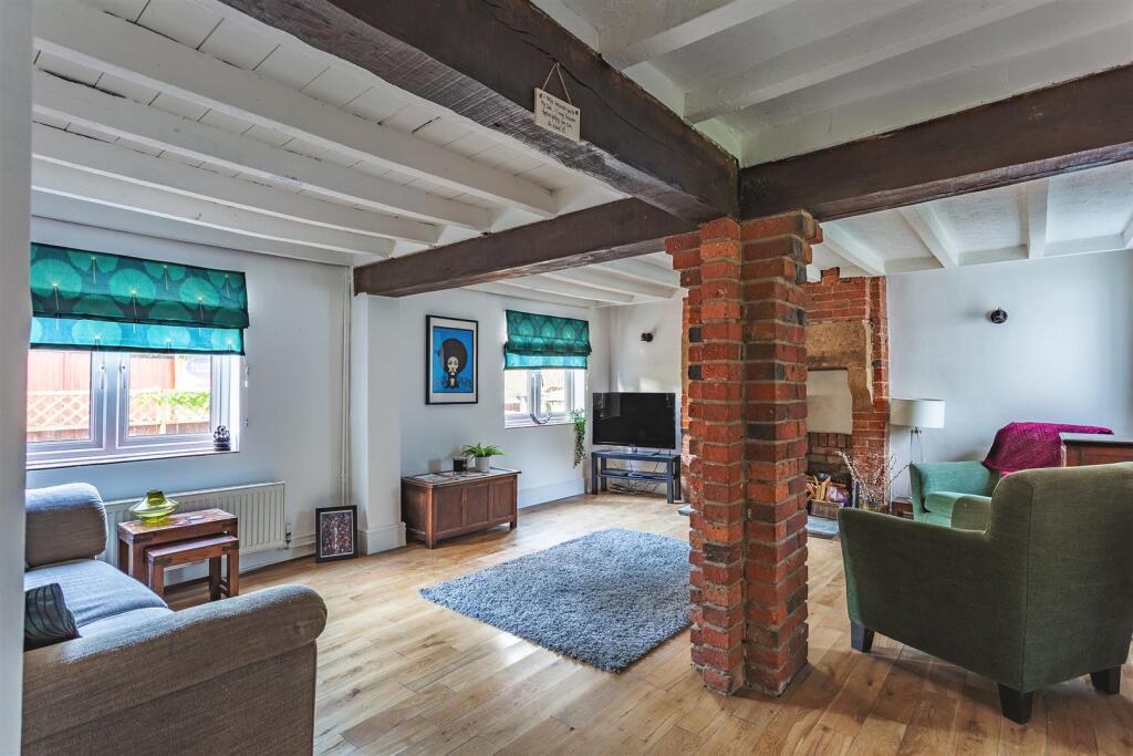 Spacious Sitting Room