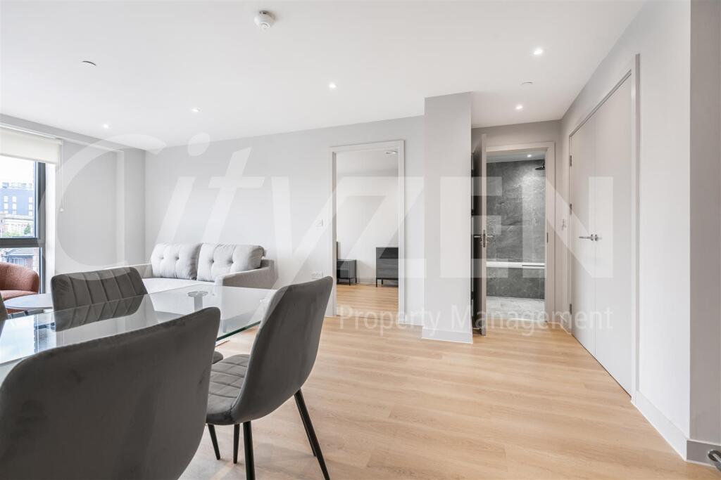 RECEPTION ROOM (SIMILAR APARTMENT)