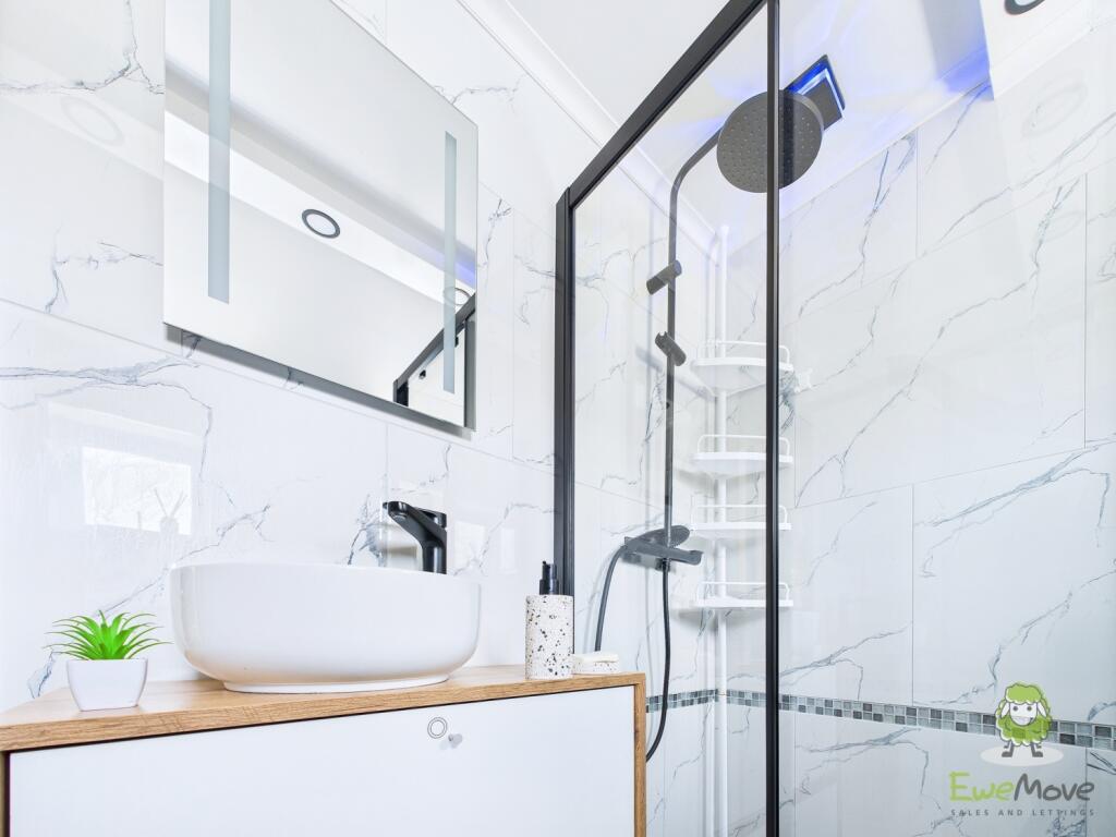 CAM01543G0-PR0136-STILL030