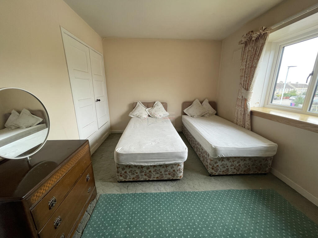 Bedroom 1a.JPG