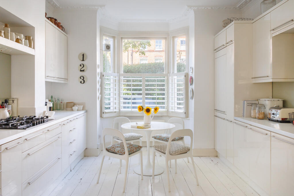 309160 - LillieshallRoad-SW4-JSouteyrat-18885.jpg