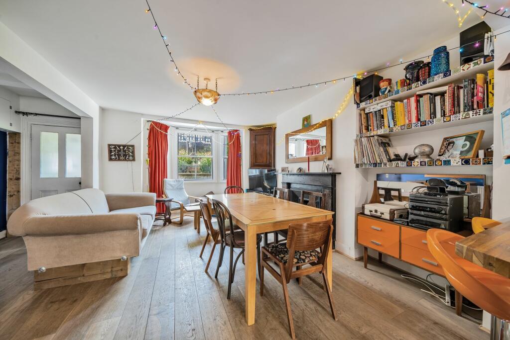Kitchen/Dining Room (1)