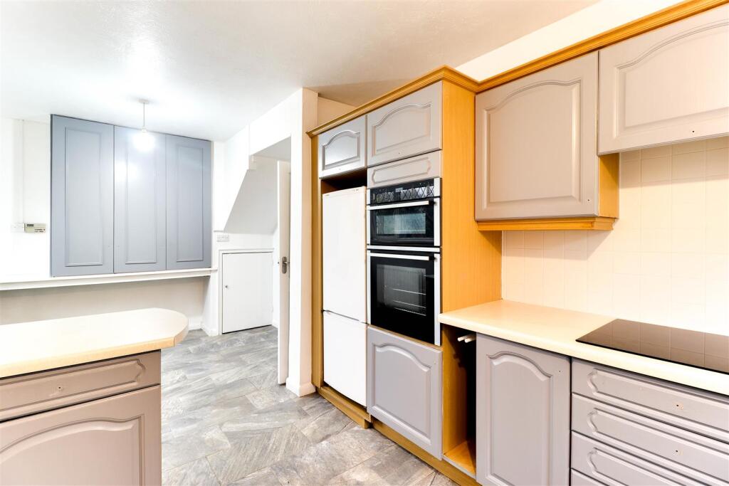 20. Kitchen 1.2.jpg