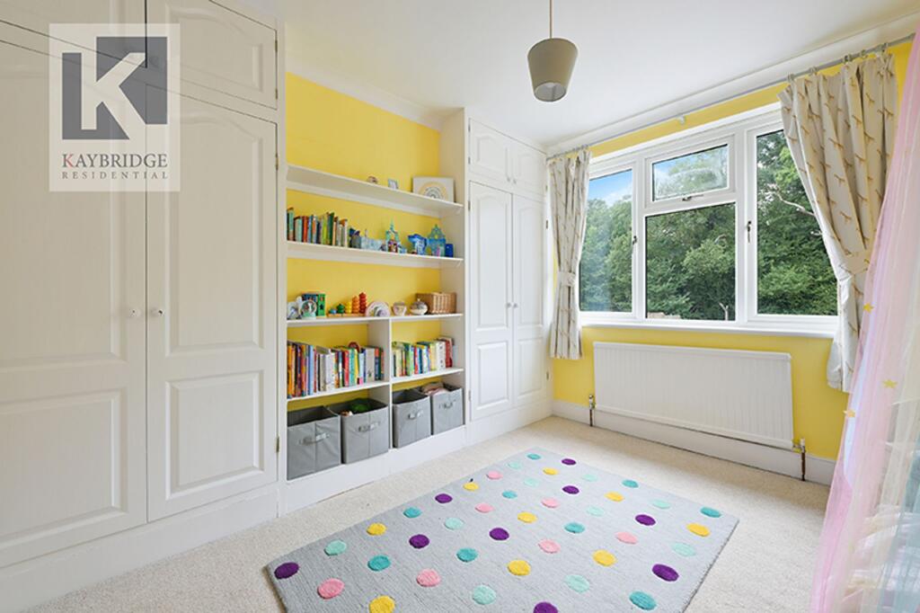 Stoneleigh Avenue, Worcester Park - KT4 8YB