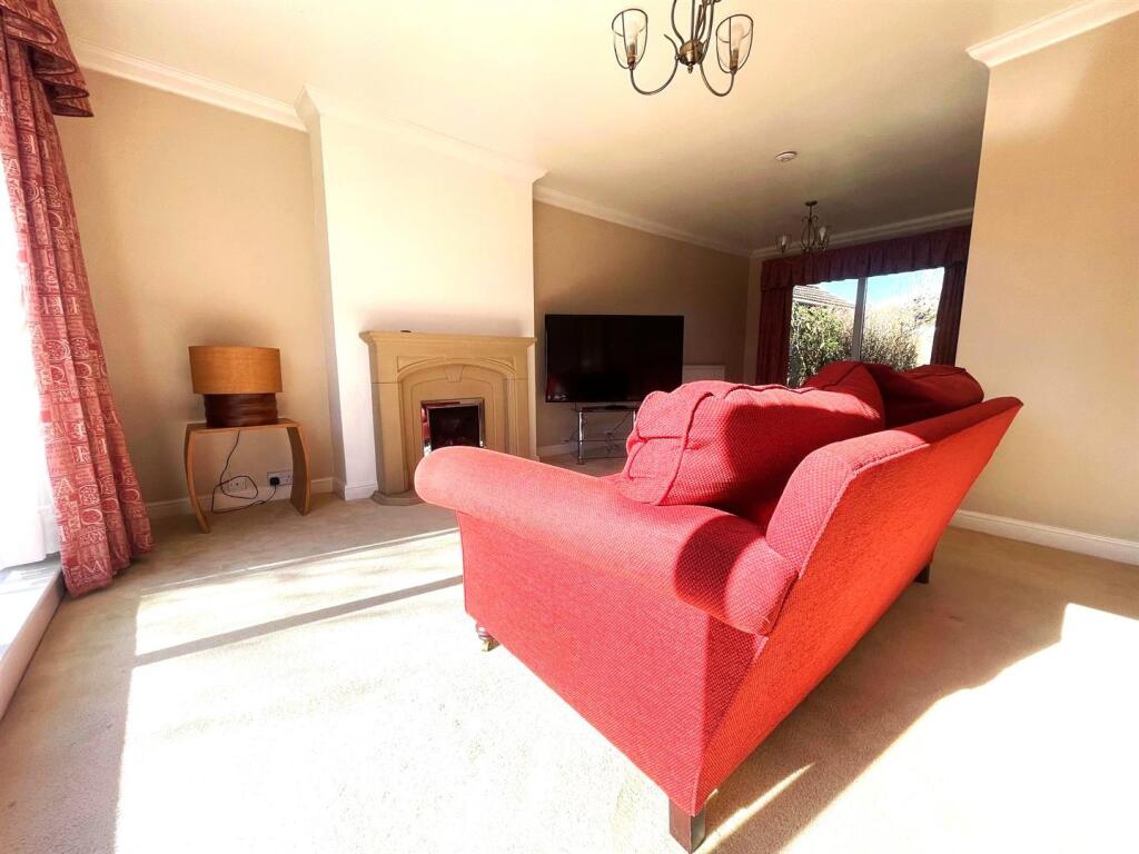 Lounge 2.jpg