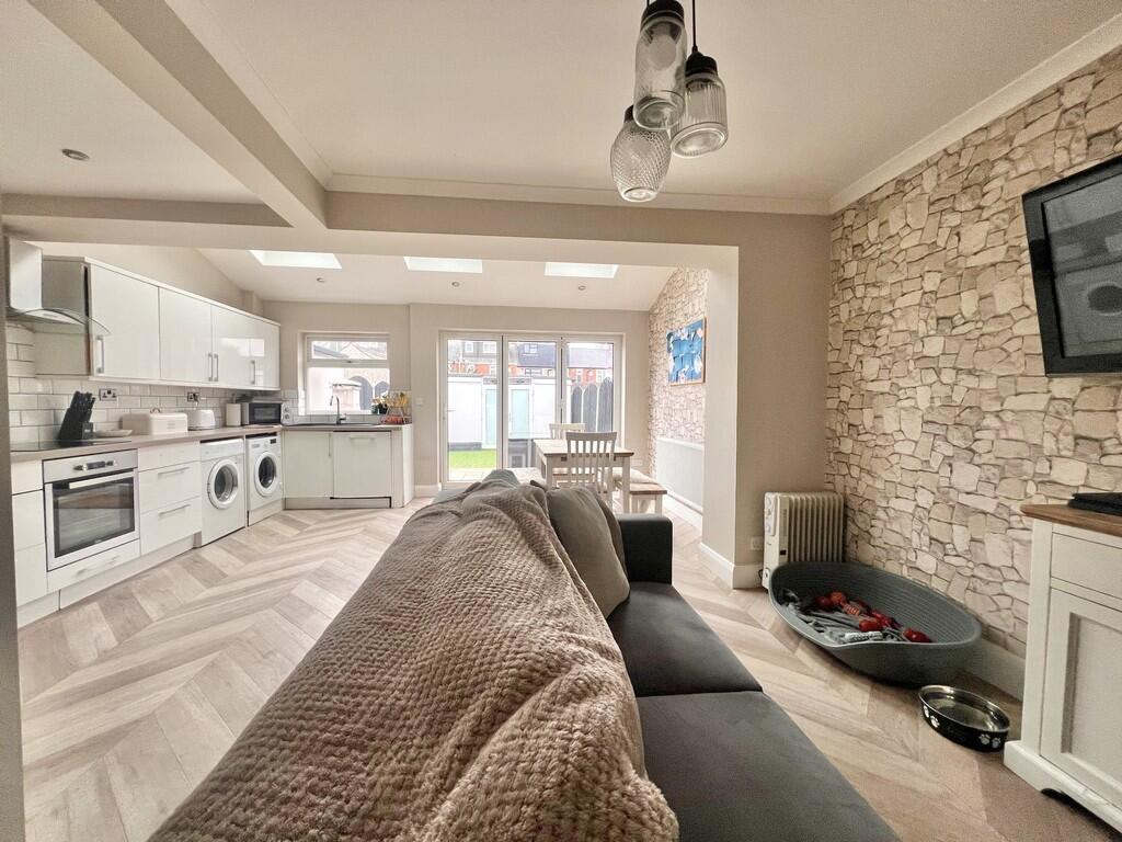 e82ee0e1-d403-41e...