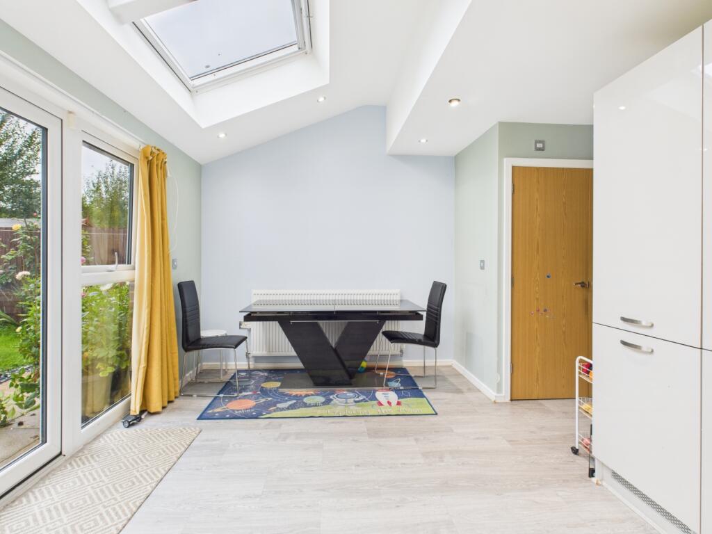 CAM03729G0-PR0132-STILL016