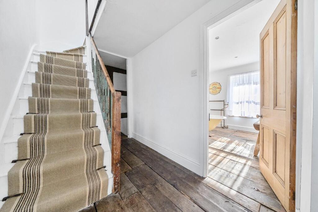 Landing door to Bathroom.jpg