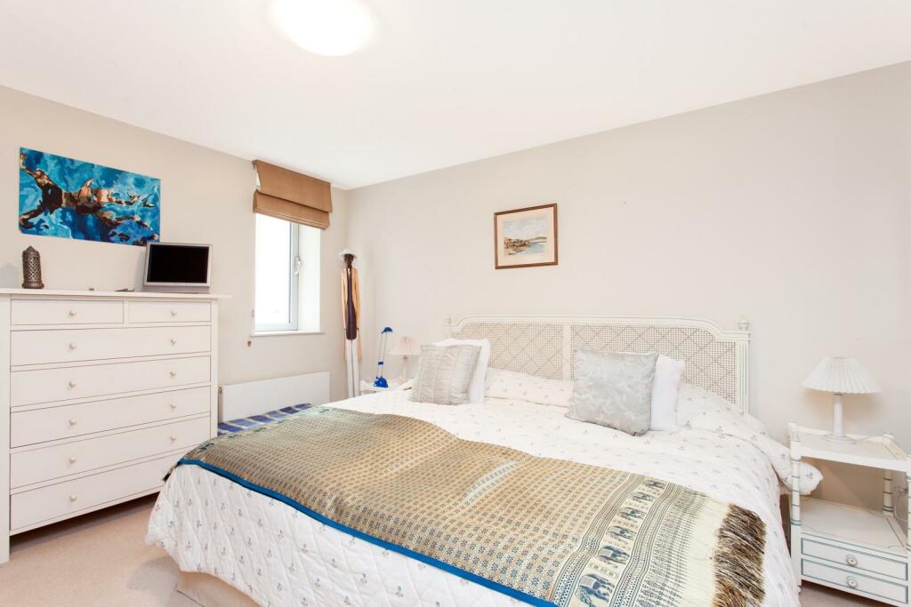 bedroom2.jpg