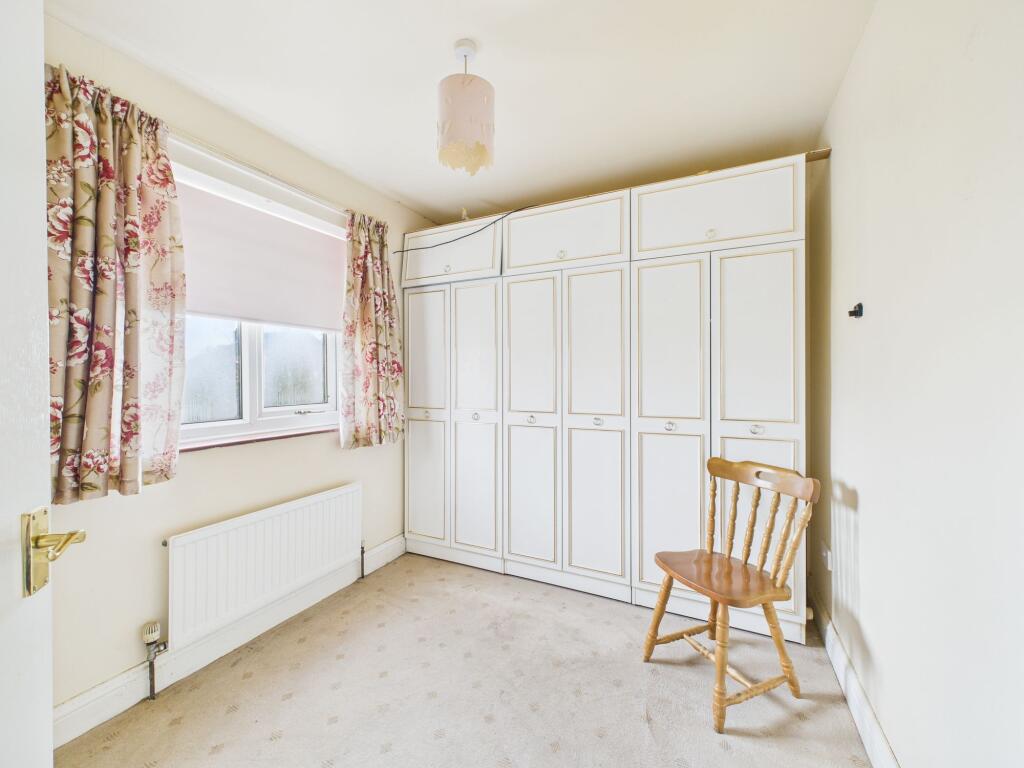 BEDROOM 2