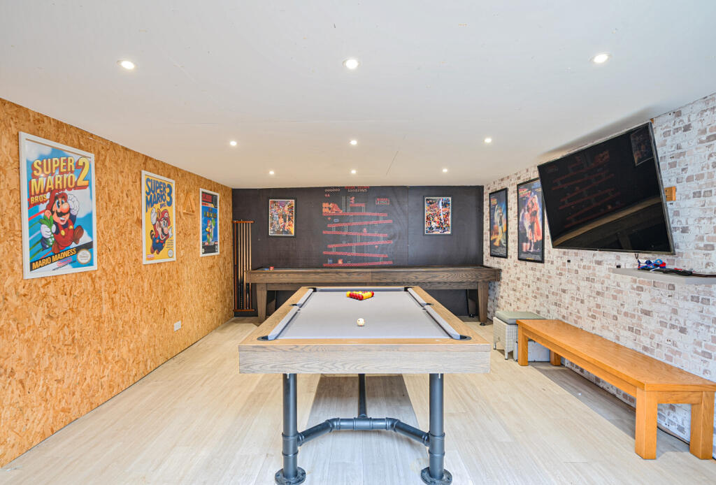 Garage/Games Room