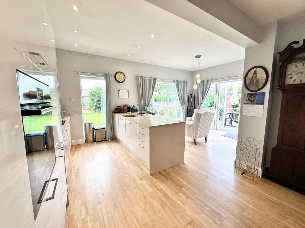 Open plan family dining kitchen
