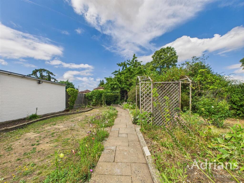 FRONT GARDEN