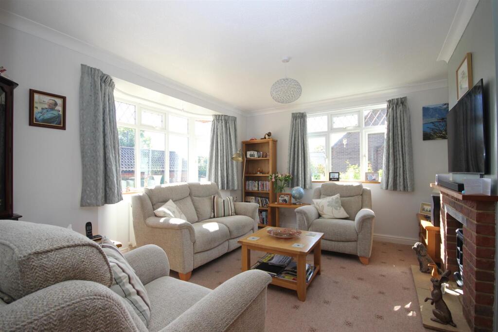 LIVING ROOM/ LOUNGE