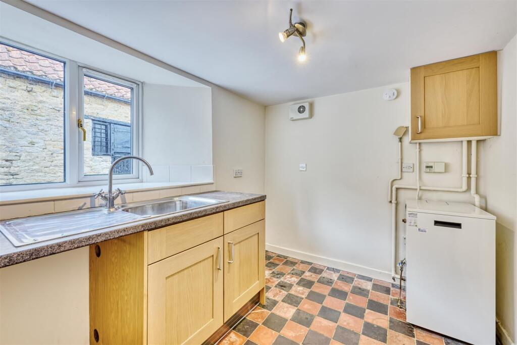 16-123 Main St Aldwincle-16.jpg