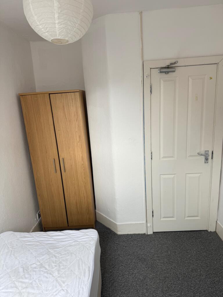 Upstairs back bedroom 