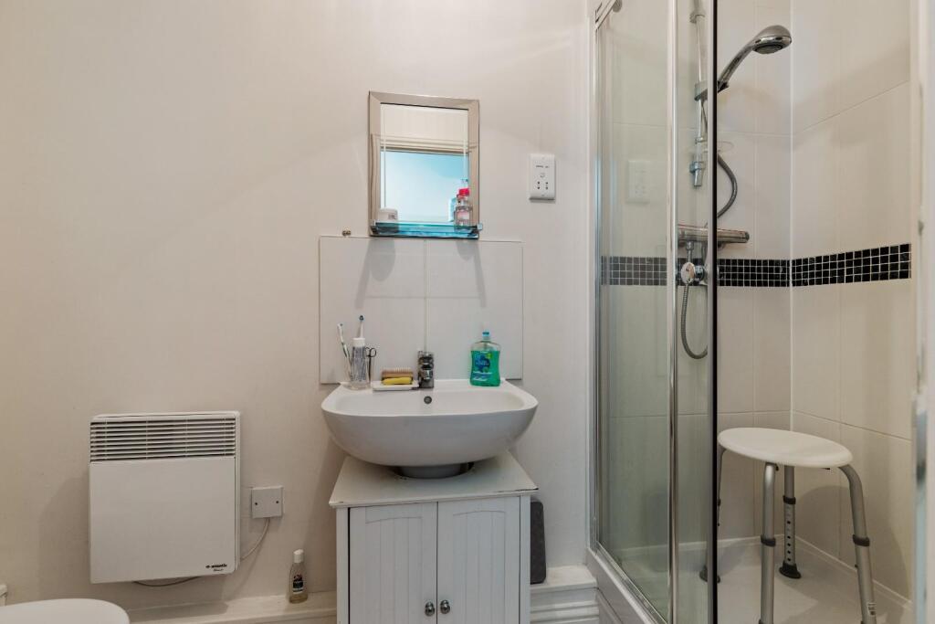 Bedroom 1 En-Suite.jpg