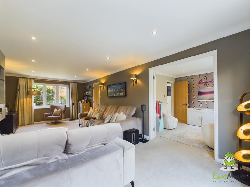 CAM03778G0-PR0171-STILL016