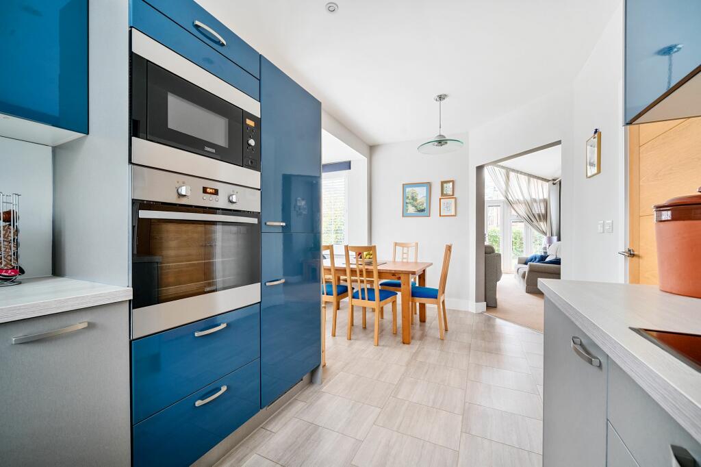 Kitchen/ Dining Room