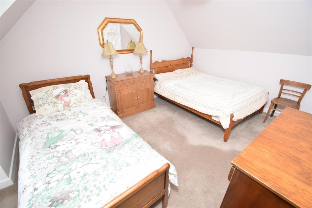 BEDROOM TWO (2).JPG